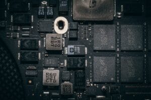 OpenAI prepara su primer dispositivo: un altavoz inteligente con cámara