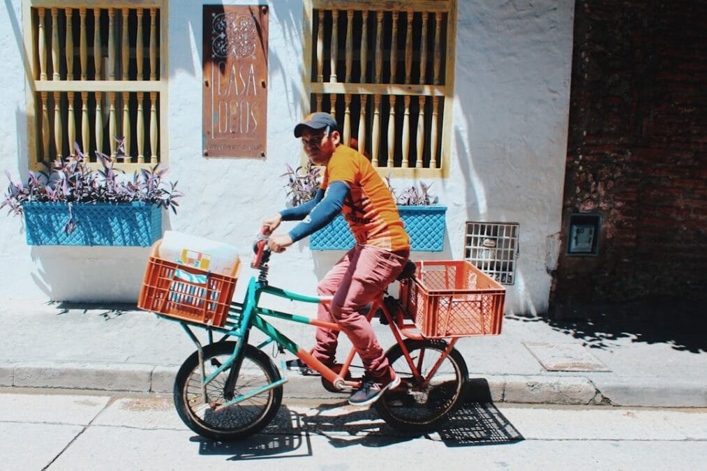 Motos eléctricas en Colombia: los vacíos legales que frenan la revolución 1 Motos eléctricas en Colombia: los vacíos legales que frenan la revolución