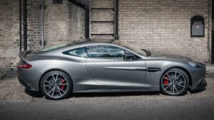 Aston Martin: caída de 99% en acciones amenaza colapso total
