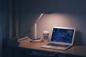 Grammarly promete expertos, pero no los tiene