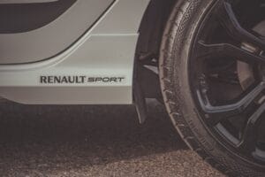 Renault apuesta por dos estrategias: eléctricos baratos en Europa y autos premium fuera