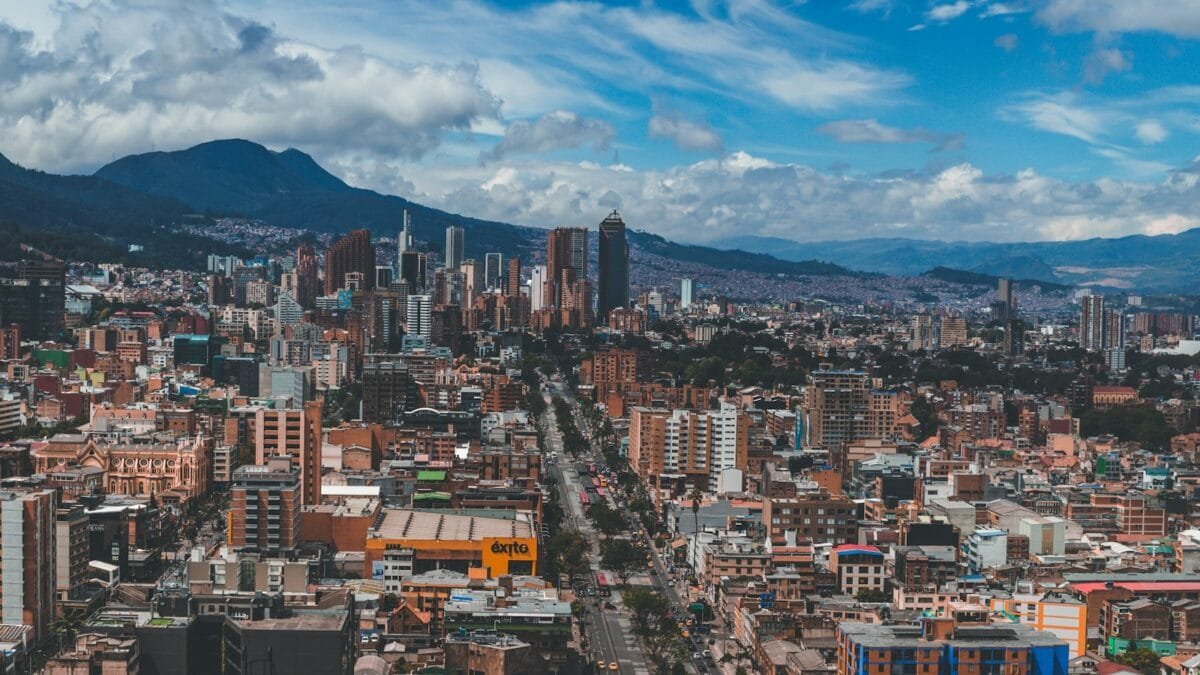 Colombia lidera el uso de IA entre estudiantes de Latinoamérica