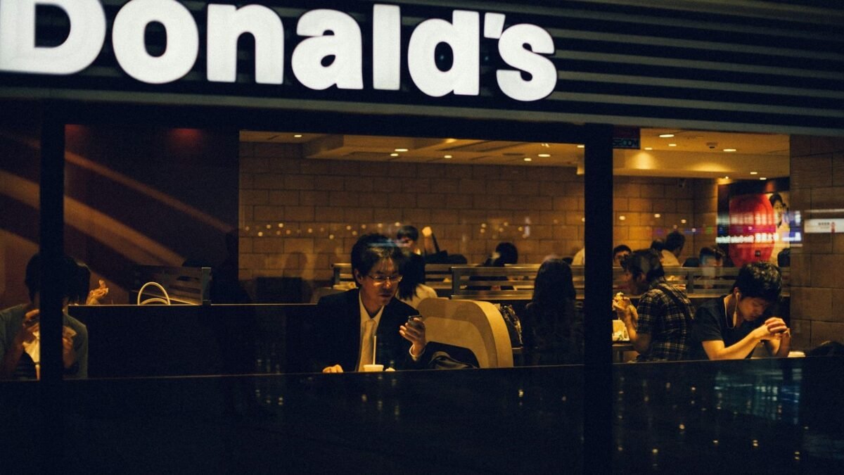 McDonald's ajusta precios con IA: el Big Mac varía 21% entre tiendas