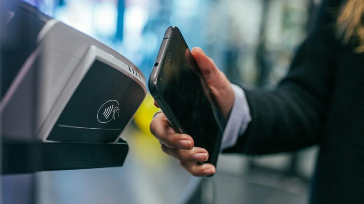 El 96% de colombianos tiene cuenta bancaria, pero sigue ganando el efectivo